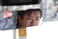 渋滞を待つドライバー