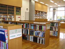 参考図書郷土行政コーナー写真